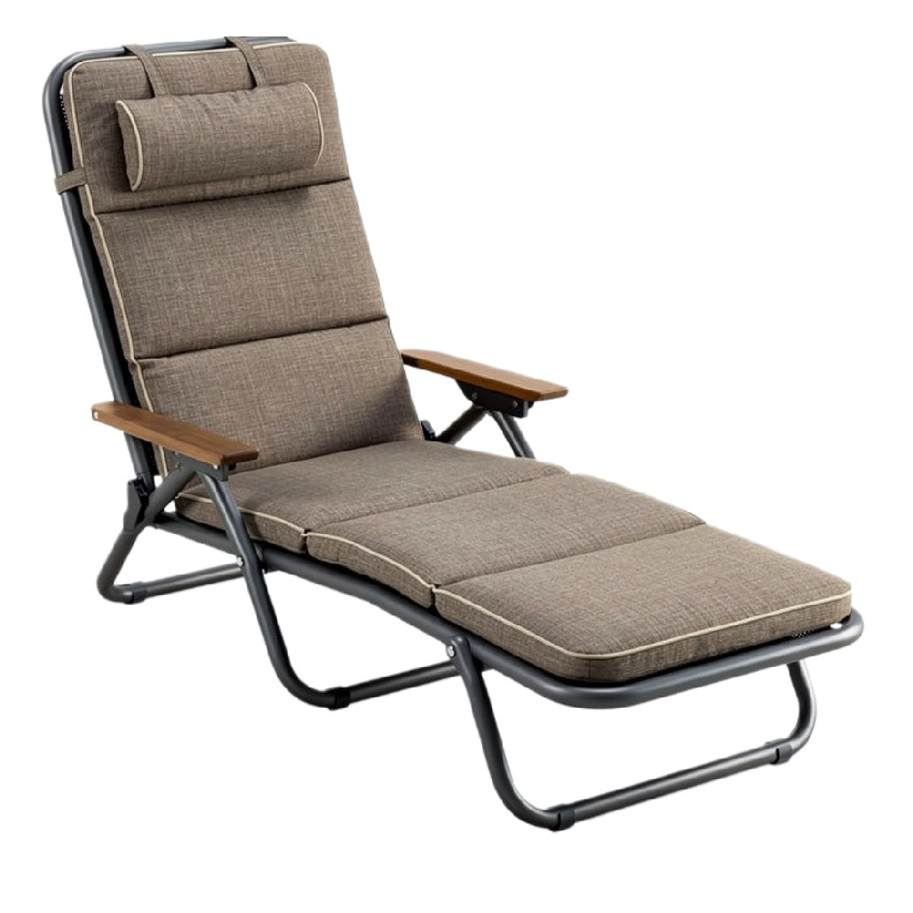 **Luxe Ligstoel met Verstelbare Rugleuning en Comfortabele Kussens**